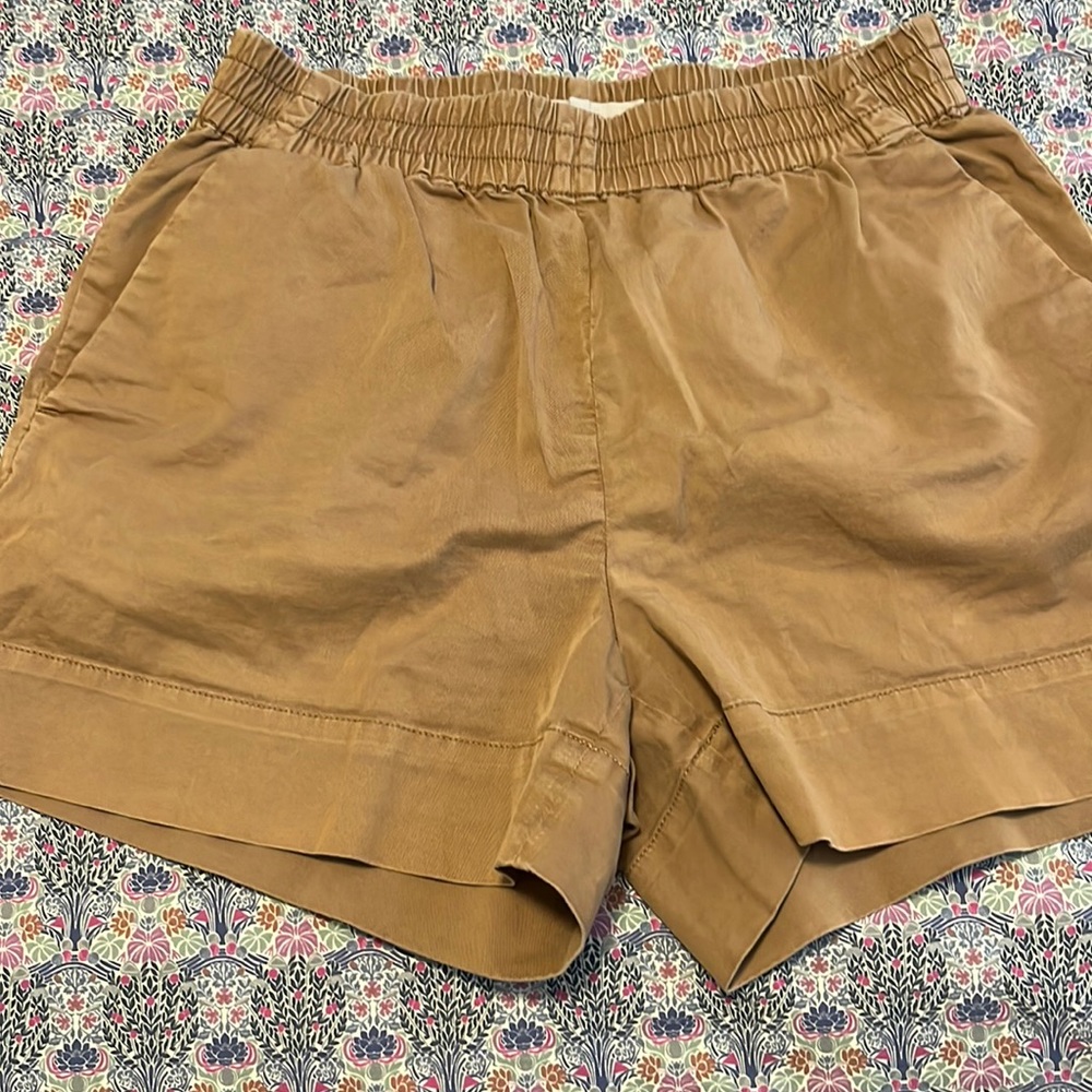 Everlane size 4 easy short.  Broken in but lots of life left